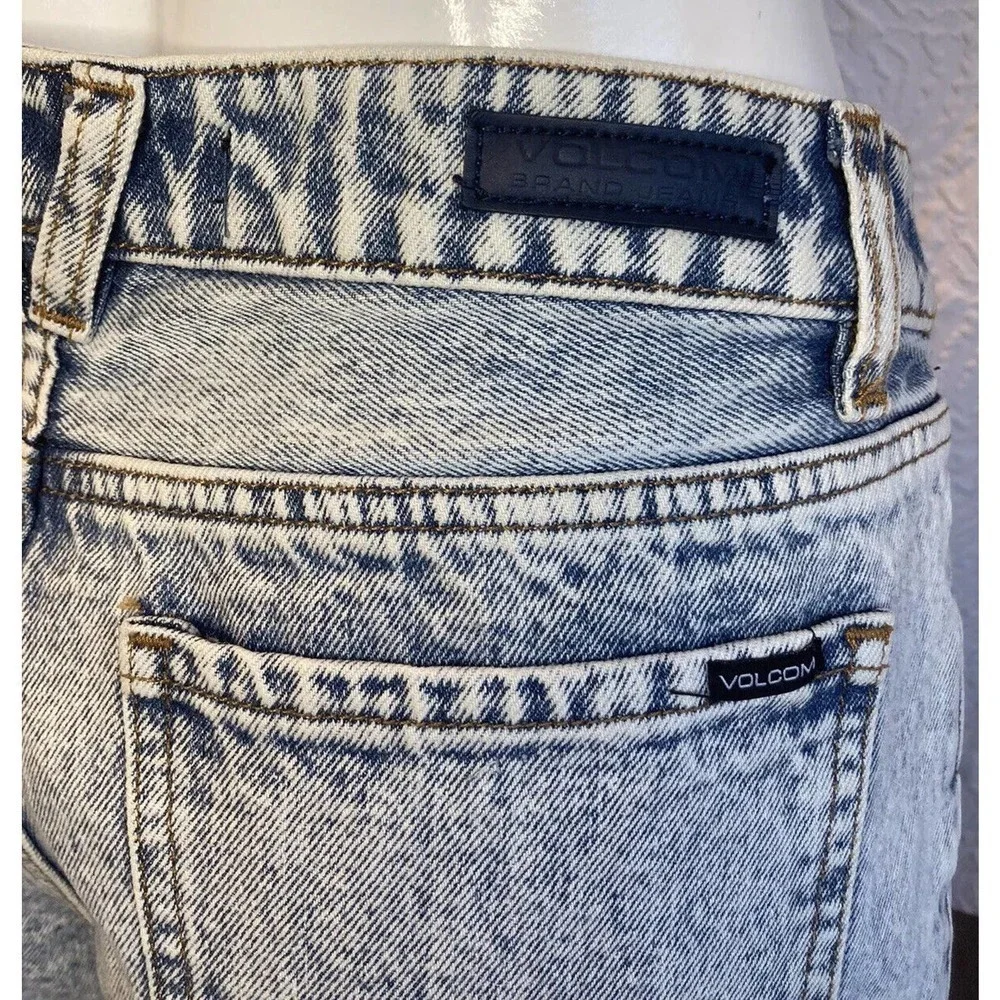 Volcom Women’s Jean Shorts Boyfriend Fit Stone Wash Denim Size 26